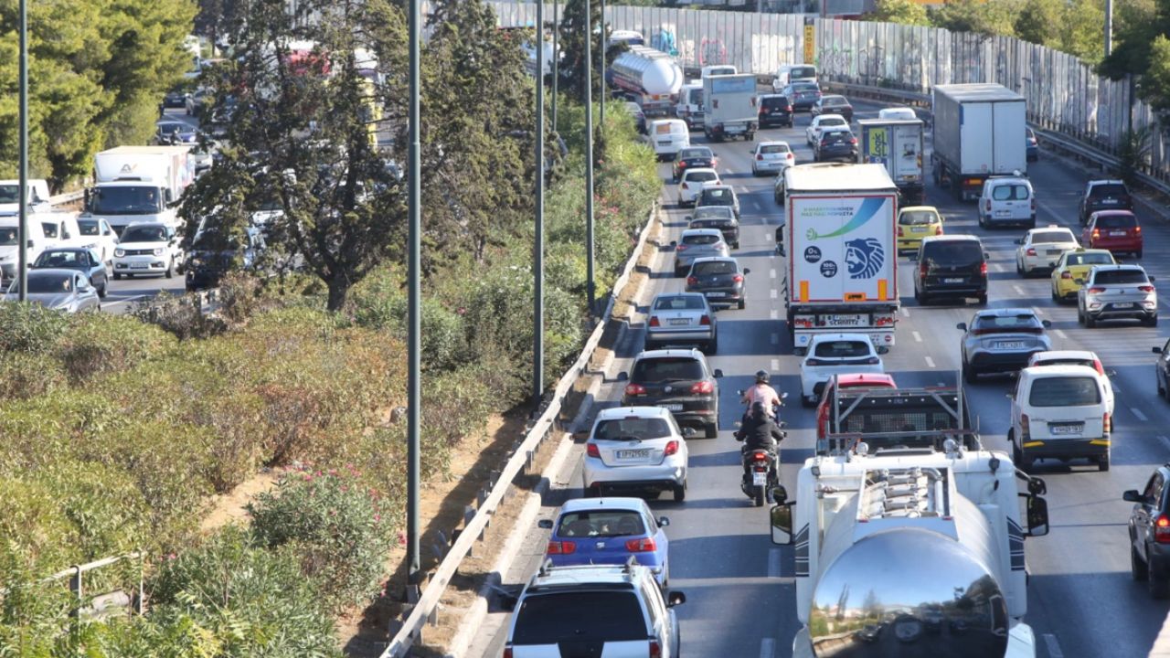 Απέραντο πάρκινγκ ο Κηφισός – Καθυστερήσεις και στην Αττική Οδό από νωρίς το πρωί!