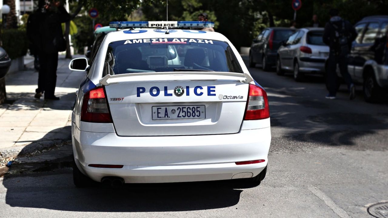Σοκ στη Νέα Μάκρη: Έμπορος ναρκωτικών συνελήφθη με κοκαΐνη, κάνναβη και 43.000 ευρώ