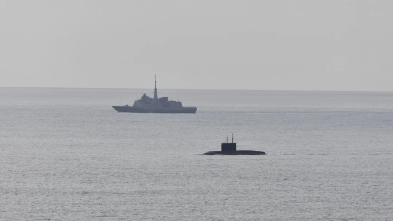 Συναγερμός στην Ευρώπη: ρωσικό υποβρύχιο αναδύθηκε στα ανοικτά της Γαλλίας – η Μόσχα διαψεύδει τη δυσλειτουργία