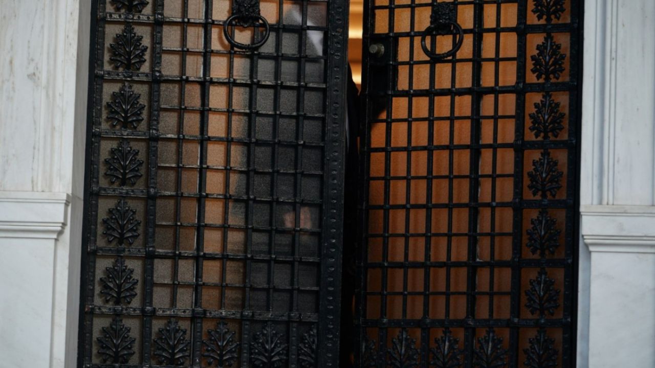 Κυβέρνηση σε πανικό μπροστά στο Μνημείο, αυτογκόλ με την απαγόρευση διαδηλώσεων