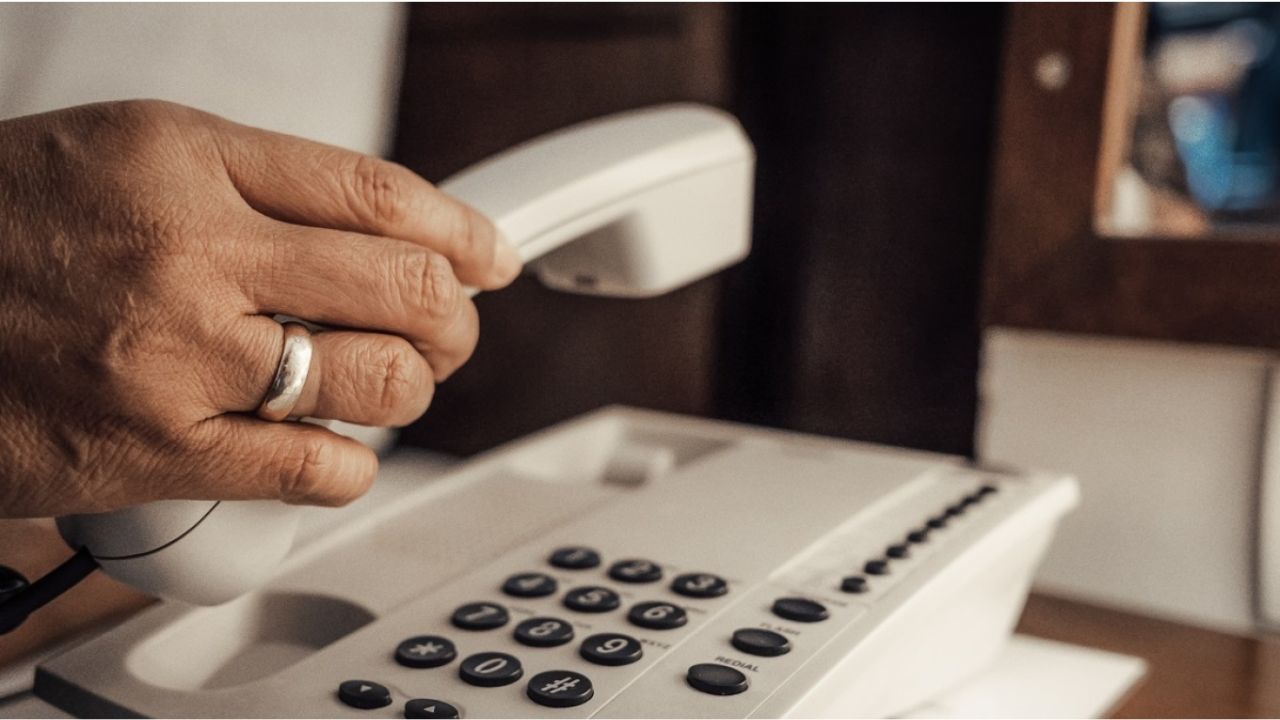 Ηλικιωμένη στο Χαλάνδρι πέφτει θύμα απάτης – Παραδίδει χρήματα και κοσμήματα σε κάδο απορριμμάτων