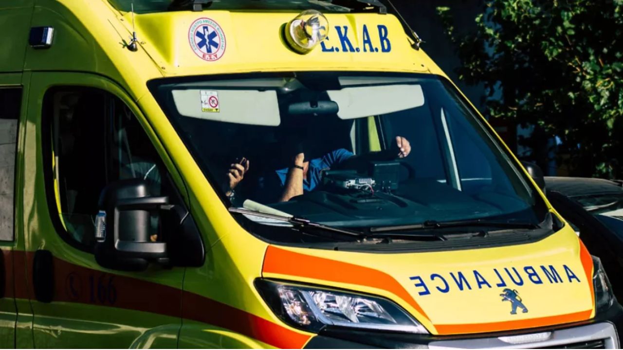 Σοβαρό τροχαίο στη Μαρκοπούλου – Κορωπίου: 58χρονος τραυματίστηκε μετά από παράσυρση πεζού