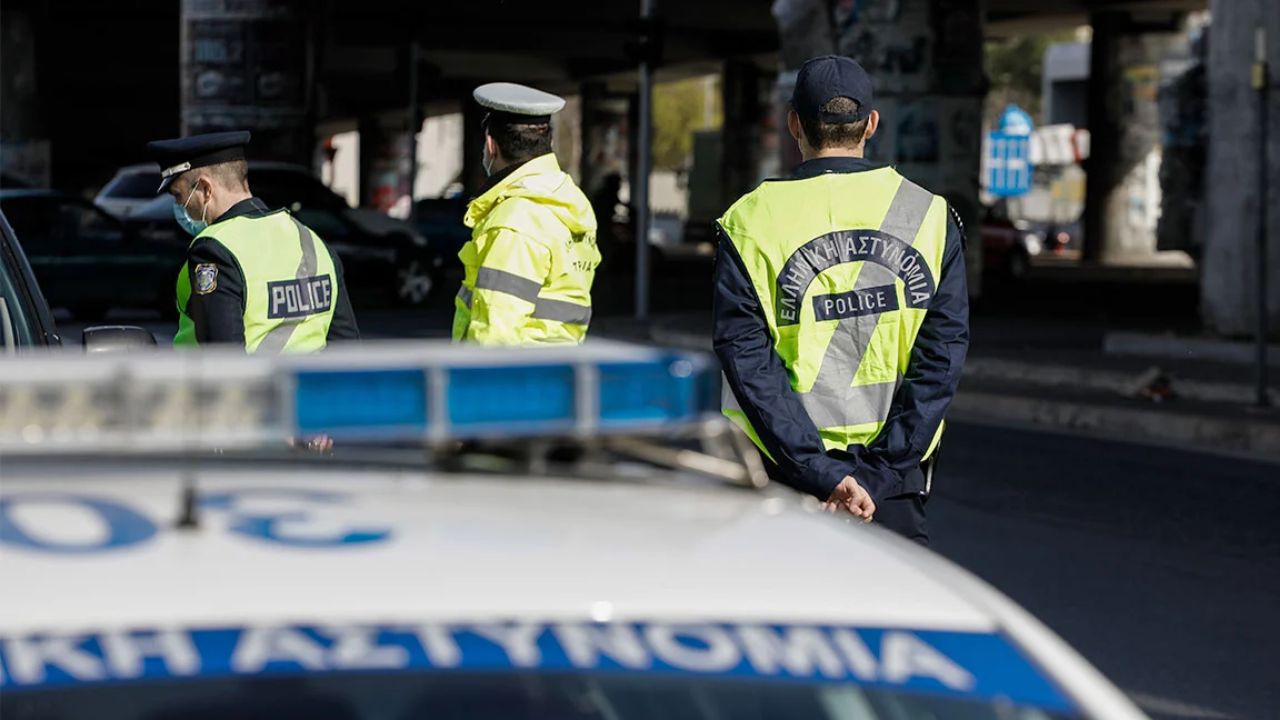 ΚΙΝΗΣΗ ΤΩΡΑ: μποτιλιάρισμα στην Αθηνών – Θηβών, λαμαρίνες έκλεισαν μια λωρίδα κυκλοφορίας
