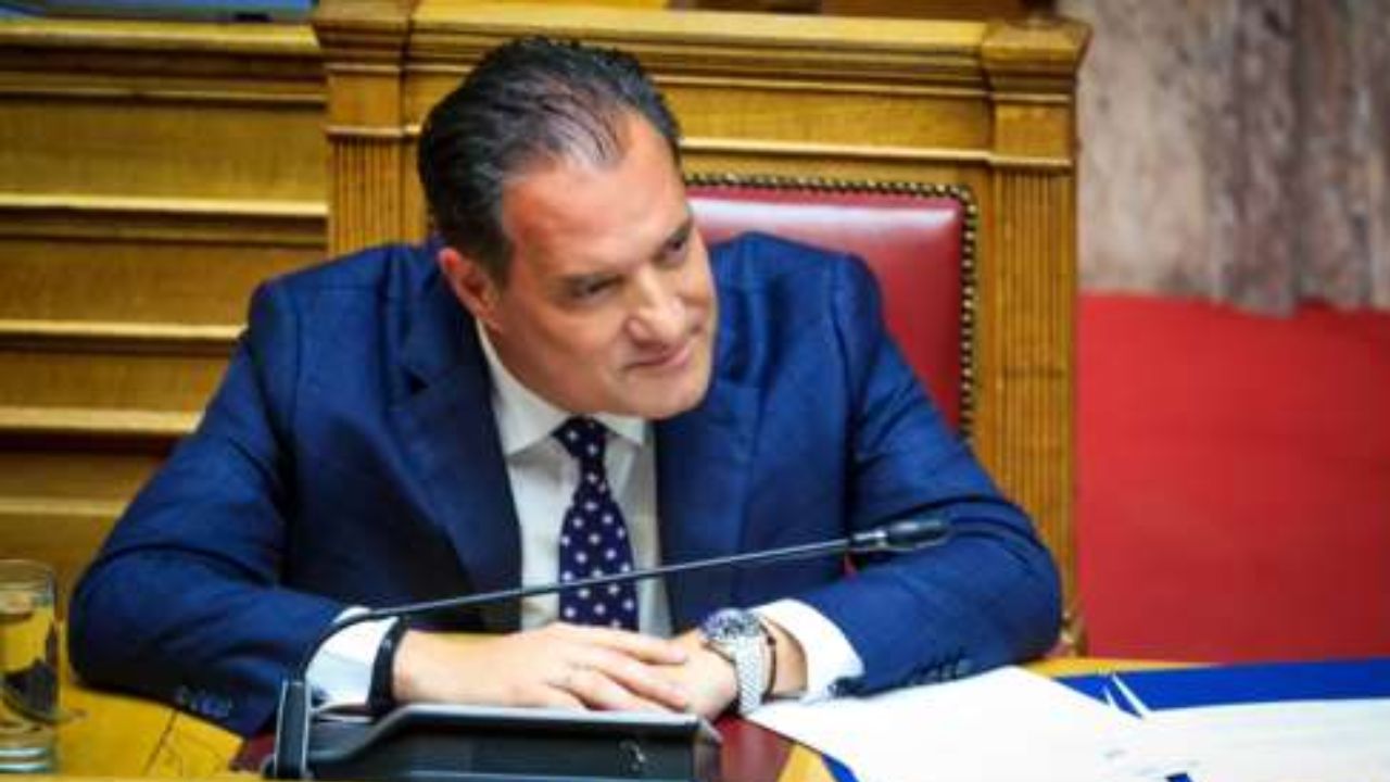 Ο Πέτσας, ο Άδωνις και η σημαία