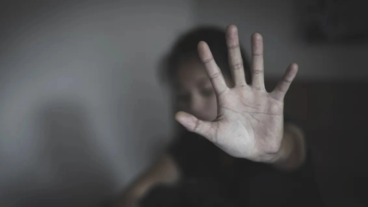 «Θεσσαλονίκη: Ξέσπασε μανιασμένος – Απείλησε να σκοτώσει τη σύζυγό του μπροστά στο παιδί τους επειδή νόμιζε πως τον απατά!