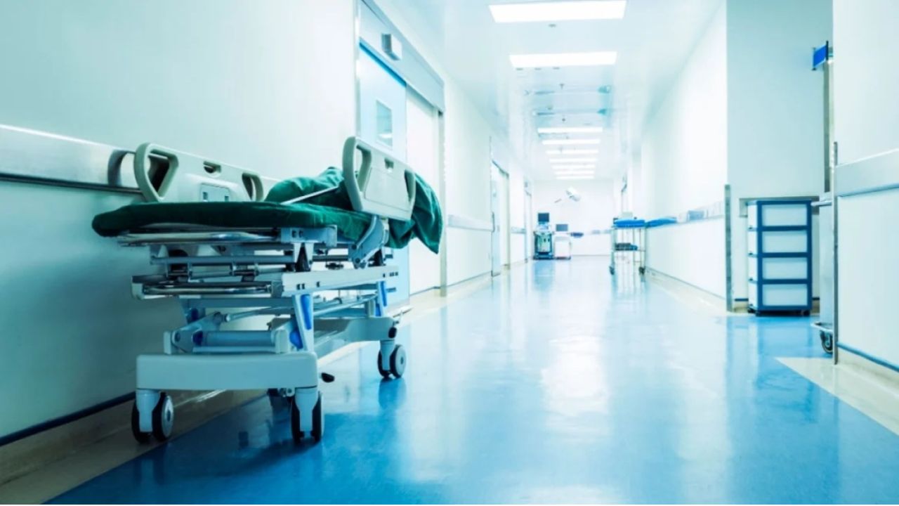 ΣΟΚ ΣΤΗ ΘΕΣΣΑΛΟΝΙΚΗ: 20ΧΡΟΝΟΣ ΜΑΧΑΙΡΩΘΗΚΕ ΣΤΟΝ ΘΩΡΑΚΑ – ΣΤΟ ΝΟΣΟΚΟΜΕΙΟ