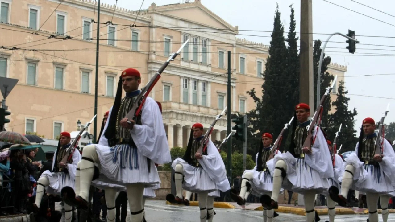 28η Οκτωβρίου: Πώς θα είναι ο καιρός για παρελάσεις και εκδρομές – Τι δείχνουν τα προγνωστικά