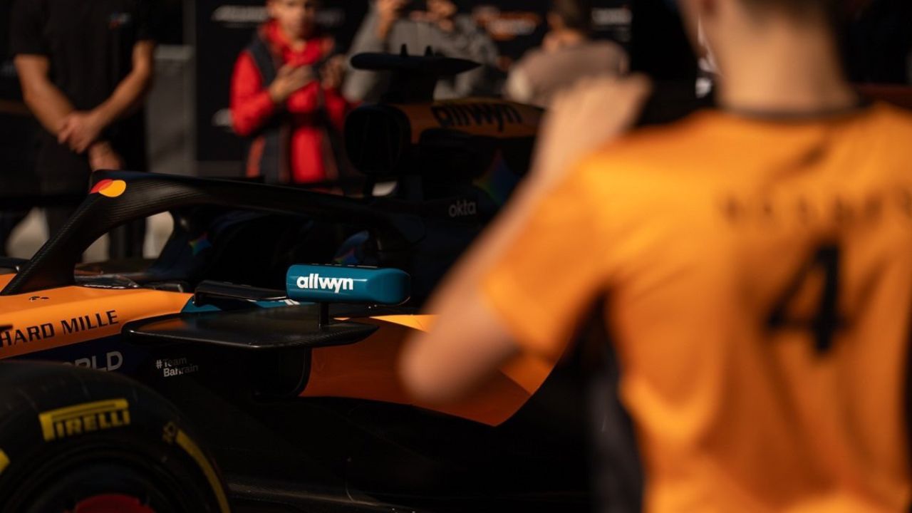 Η McLaren F1 Team Παγκόσμια Πρωταθλήτρια και η Λάρισα στα πορτοκαλί!
