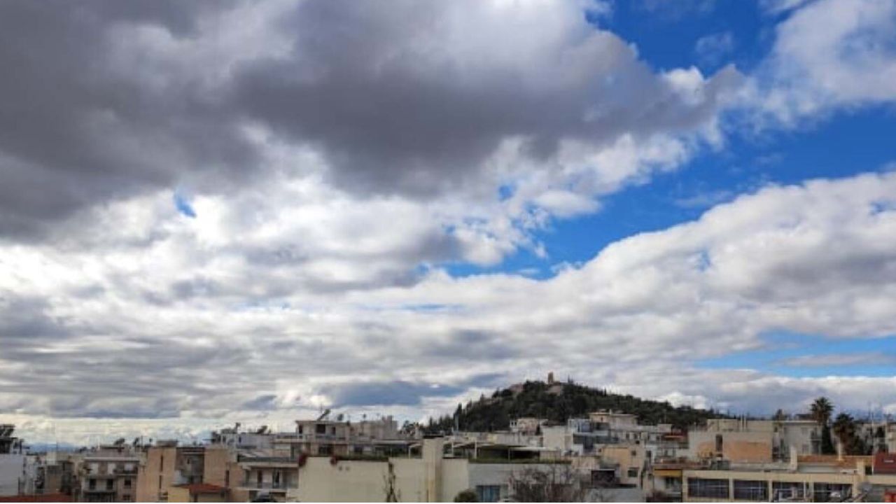 Συννεφιασμένο σκηνικό με βροχές στα δυτικά – Δείτε πώς θα κυλήσει ο καιρός το Σαββατοκύριακο