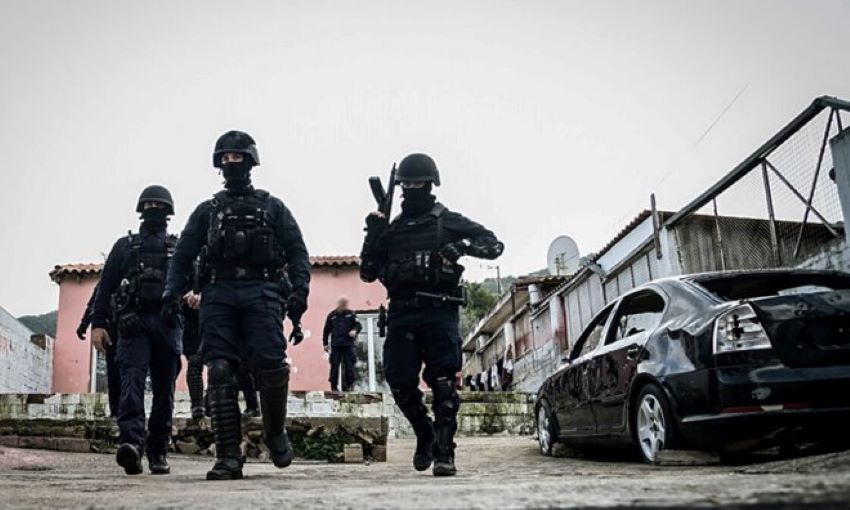Επιχείρηση της ΕΛ.ΑΣ. βάζει τέλος σε κύκλωμα εξαπάτησης ηλικιωμένων που προσποιούνταν τεχνικούς του ρεύματος