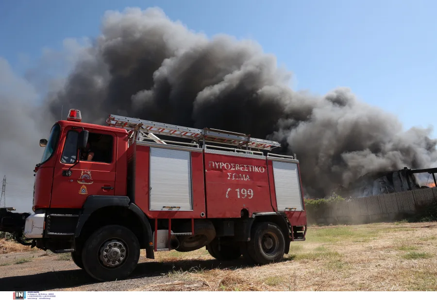 Συναγερμός στην Πυροσβεστική – Μεγάλη φωτιά σε εργοστάσιο ανακύκλωσης στις Σέρρες