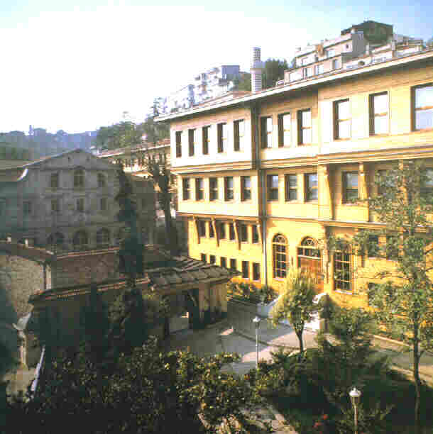 Τα “ήσυχα νερά” αμφισβητούν την οικουμενικότητα του Πατριαρχείου