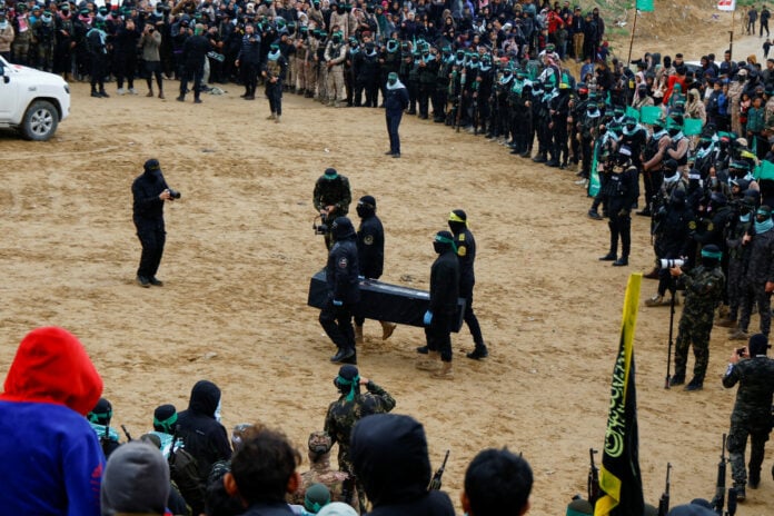 «Ταυτοποιήθηκαν» οι δύο σοροί των ομήρων που παρέδωσε χθες η Χαμάς στο Ισραήλ