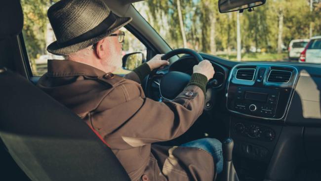 Απίστευτο – 90χρονος οδηγούσε χωρίς δίπλωμα επί 32 χρόνια!