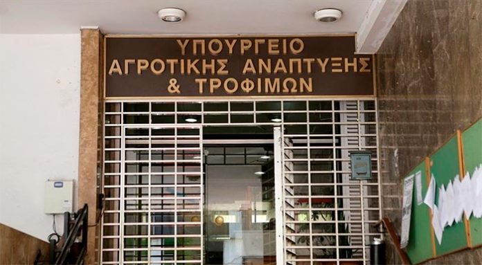 “Σύμπραξη Αναρχικών και Κομμουνιστών” πίσω από επίθεση με γκαζάκια σε υπουργείο
