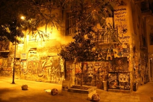 Εξάρχεια: 36χρονη σώθηκε παρά τρίχα από ηλικιωμένο άνδρα που πήγε να τη βιάσει