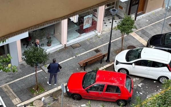 Λίγα δευτερόλεπτα μακριά από τραγωδία στην Αλεξανδρούπολη – Πτώση στηθαίου σε κεντρικό δρόμο