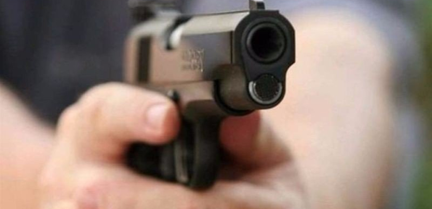 Σοβαρό επεισόδιο ενδοοικογενειακής βίας στα Εξάρχεια – απείλησε με όπλο τη σύντροφό του