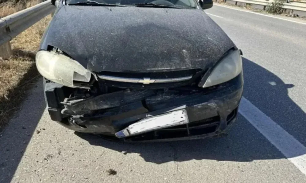 Τρόμος στον ΒΟΑΚ: 32χρονος έπεσε πάνω σε 8 αυτοκίνητα – Νοσηλεύεται στην Ψυχιατρική