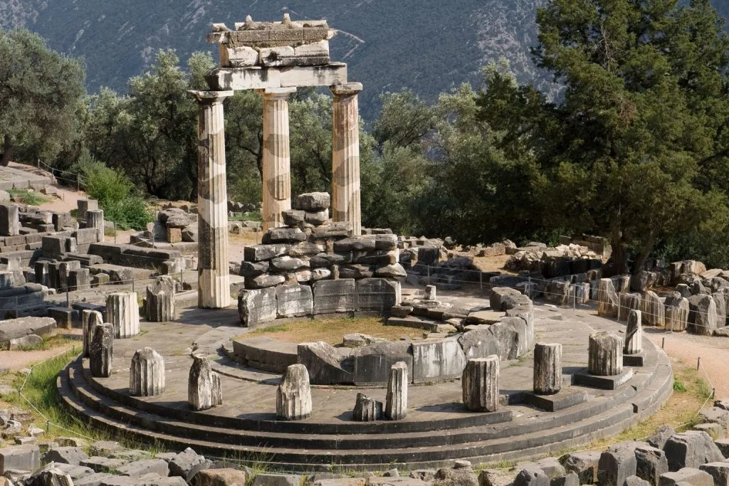 Συνελήφθησαν δύο τουρίστες για κλοπή μεγάλης αξίας στους Δελφούς