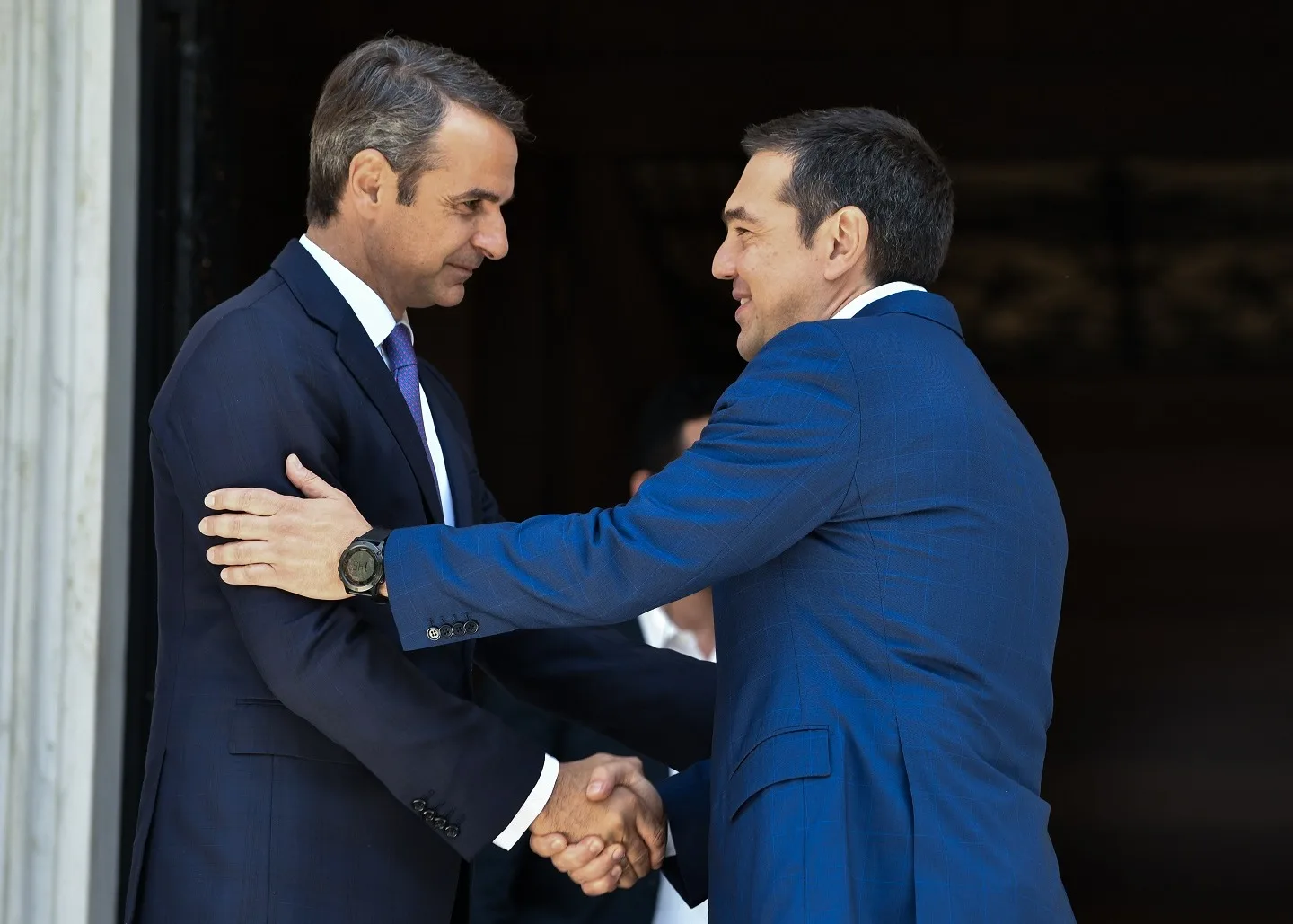 Από μηχανής… Τσίπρας σώζει Μητσοτάκη