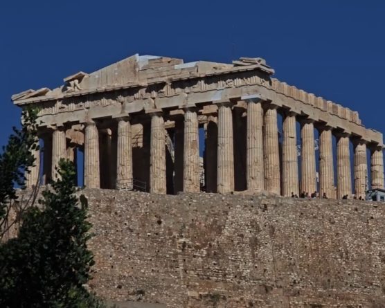 Ο Παρθενώνας λάμπει ξανά ελεύθερος από σκαλωσιές μετά από 15 χρόνια