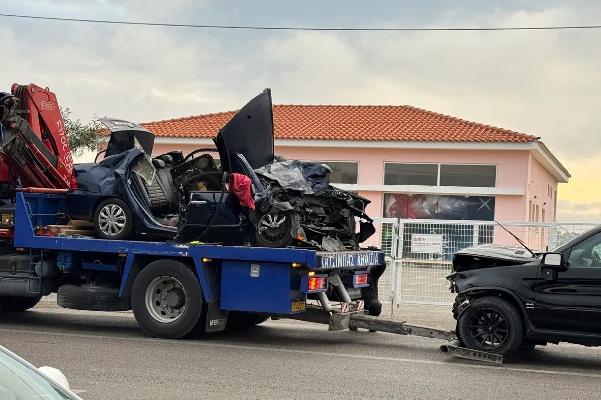 Τροχαίο στις Αφίδνες: Τρεις οι νεκροί σε σφοδρή σύγκρουση – «Αμορφη» μάζα το ένα ΙΧ