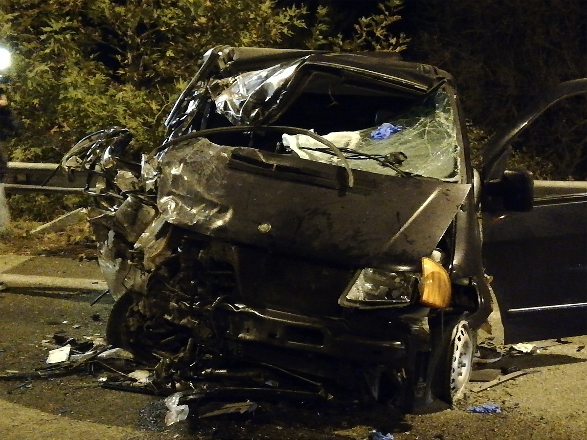 Τραγωδία στην άσφαλτο: Νεκρός 18χρονος – «Εγκλωβίστηκε« στα συντρίμμια