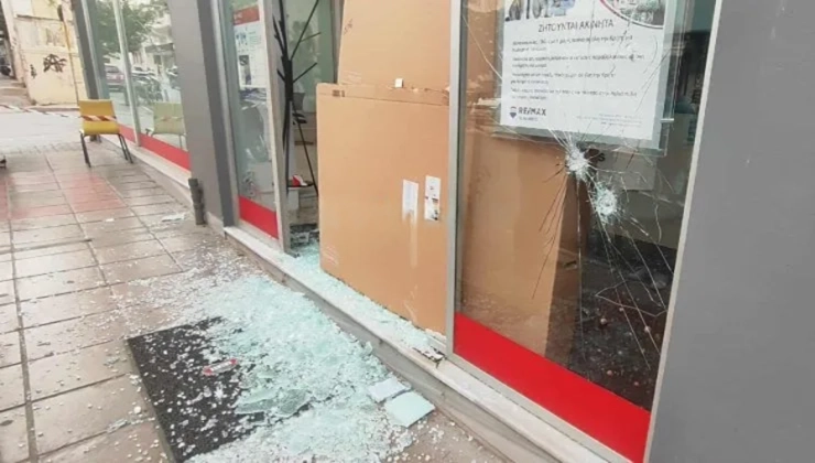 «ΤΡΟΜΟΣ» στην Κρήτη – Κουκουλοφόροι τα έκαναν γυαλιά καρφιά σε τράπεζες και επιχειρήσεις!