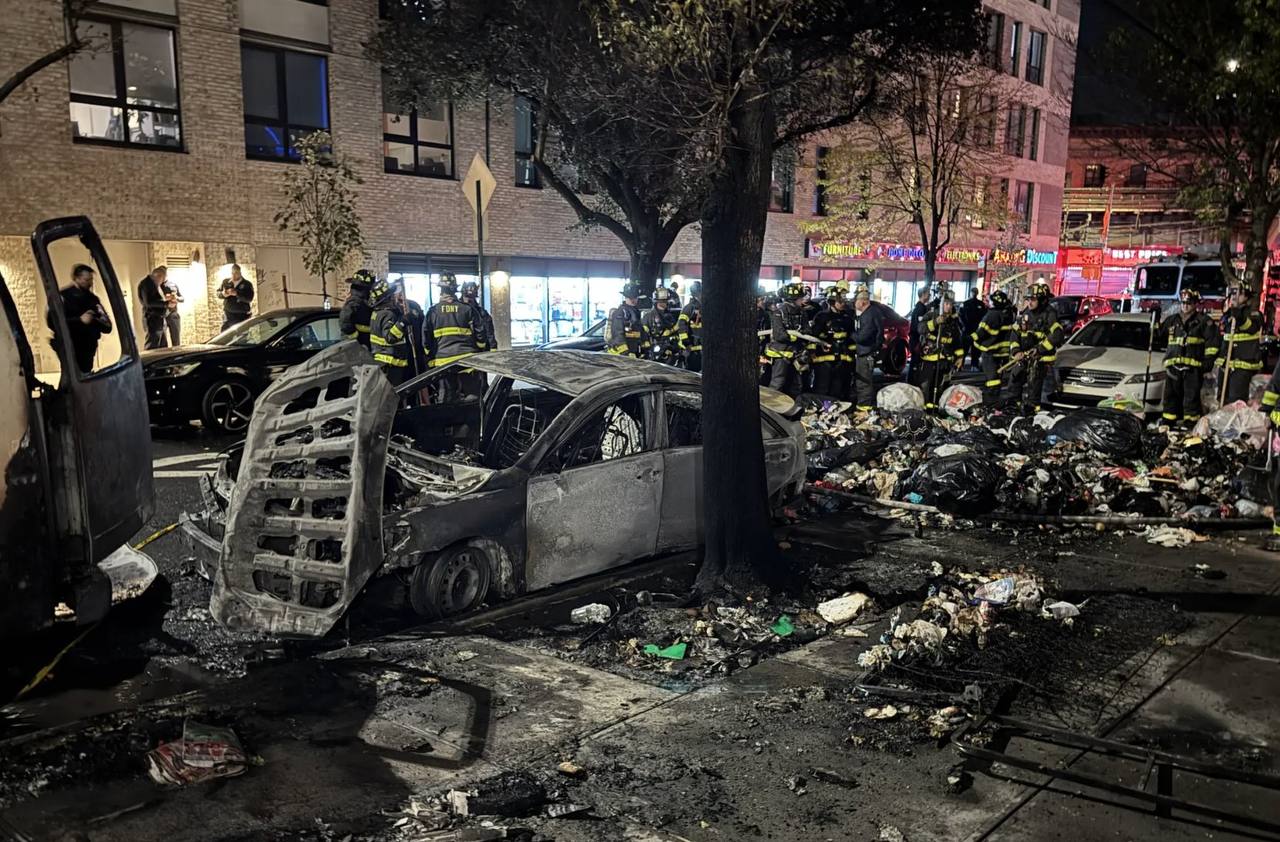 Επτά πυροσβέστες τραυματίες μετά από «συγκλονιστική» έκρηξη αυτοκινήτου