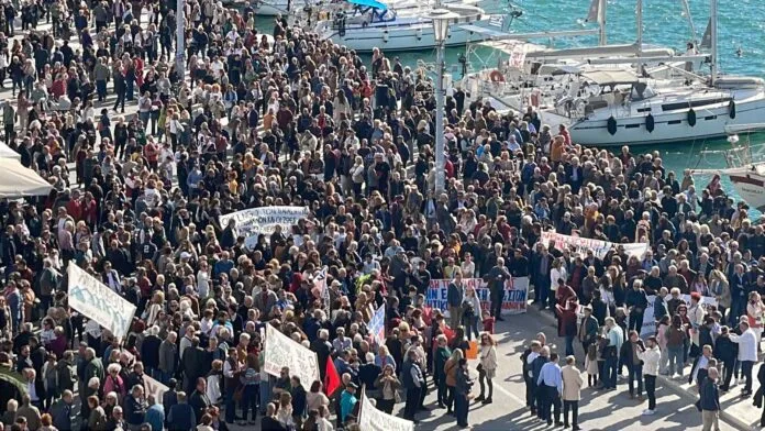Μαγνησία: Μπλόκο στο λιμάνι του Βόλου αποφάσισαν αγρότες, κτηνοτρόφοι και αλιείς