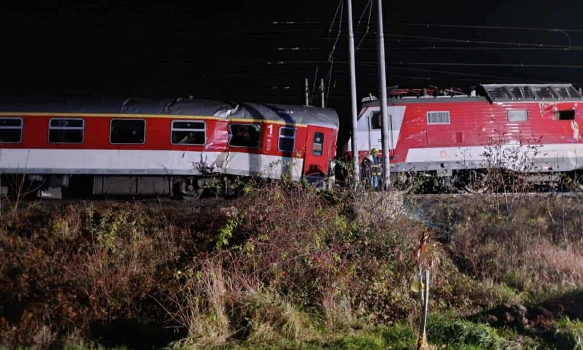 Σφοδρή σύγκρουση δύο τρένων με πολλούς τραυματίες!
