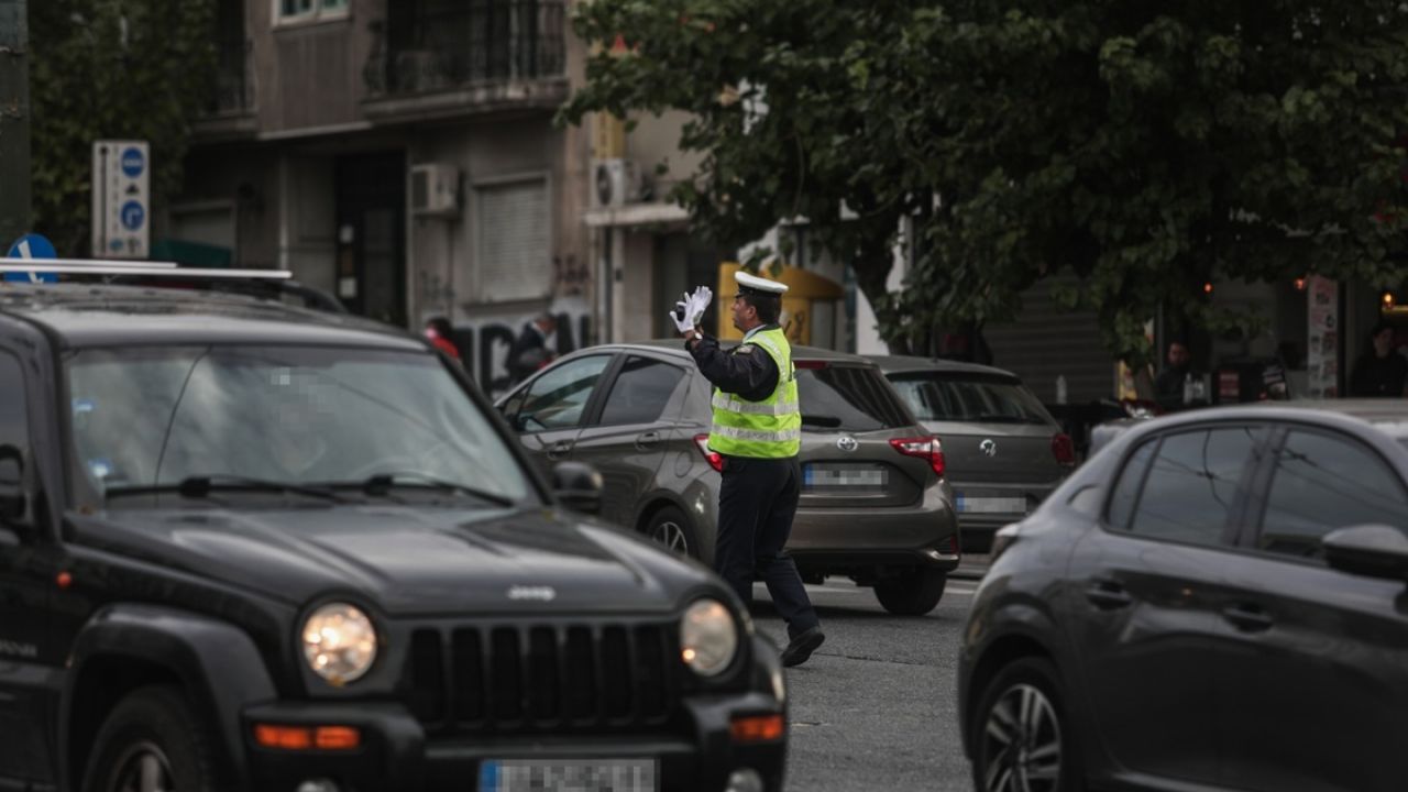 Παράσυρση πεζού στη Λ. Κηφισίας: Χάος στην κυκλοφορία μετά από σύγκρουση με μηχανή
