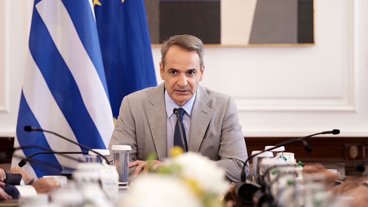 Μέχρι και ο Μητσοτάκης αποδοκίμασε τον Τασούλα