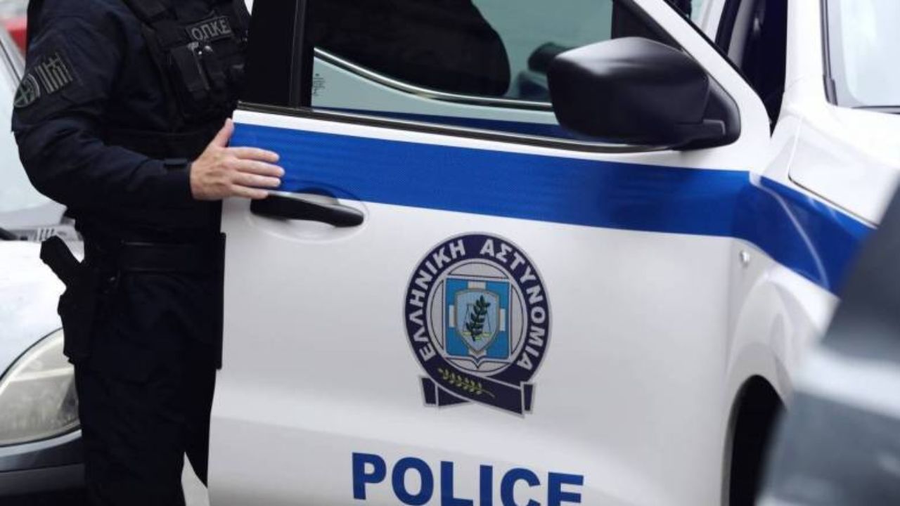 Σοκ στο Ηράκλειο: Αυτοκίνητο «μπούκαρε» σε κατάστημα και διέλυσε τη βιτρίνα!