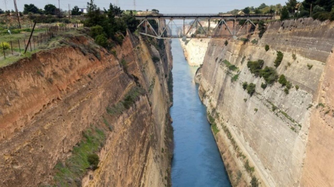 Μυστήριο στον Ισθμό: Άνδρας εντοπίστηκε νεκρός κάτω από αδιευκρίνιστες συνθήκες