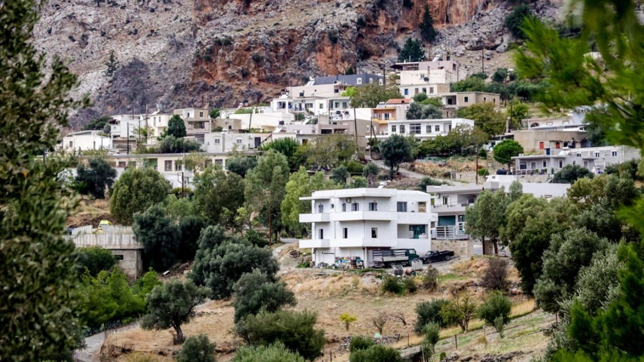 Βορίζια: Οι Φραγκιαδάκηδες δεν τρομάζουν – «δε φεύγουμε από τα σπίτια μας» και το παρασκήνιο της παράδοσης των τριών