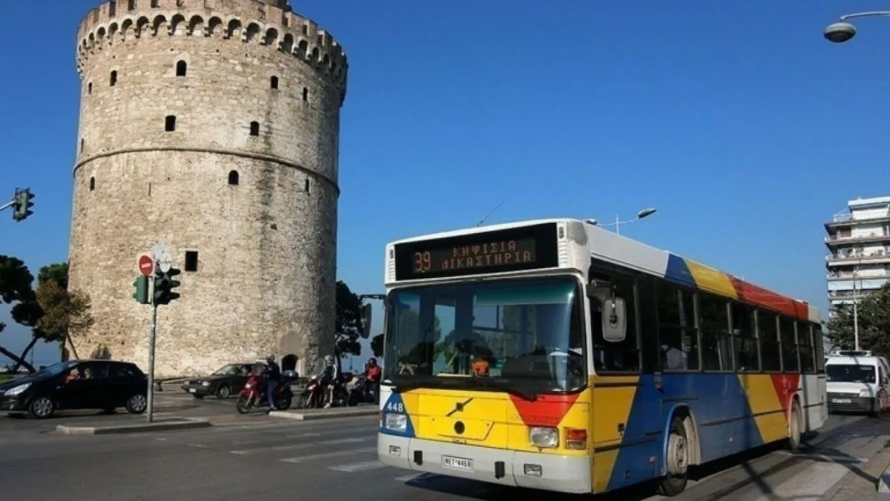 θεσσαλονίκη: 49χρονος επιτέθηκε σε λεωφορείο με πέτρες