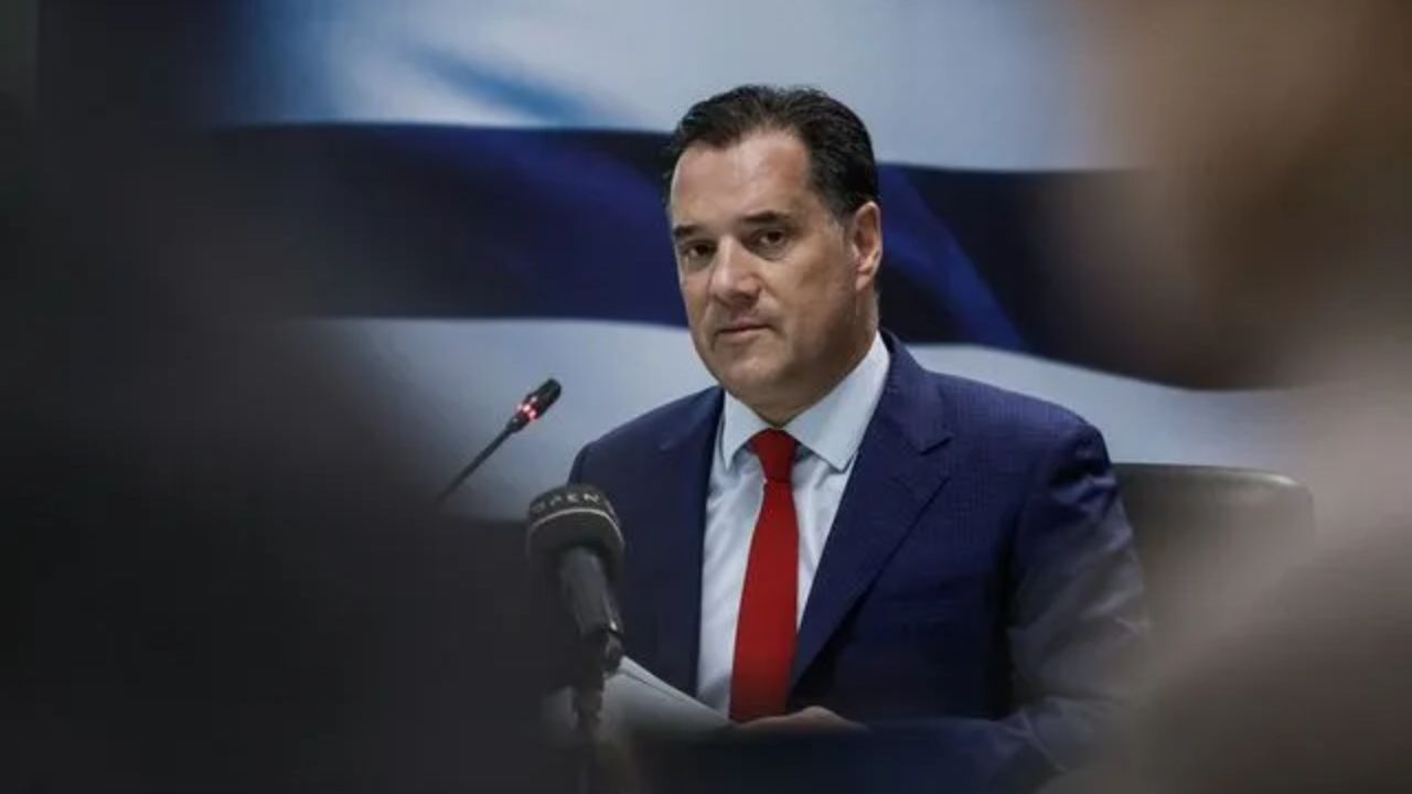 Ρεσιτάλ άδωνι – Δεν είμαστε άχρηστοι, εσείς είστε μίζεροι!