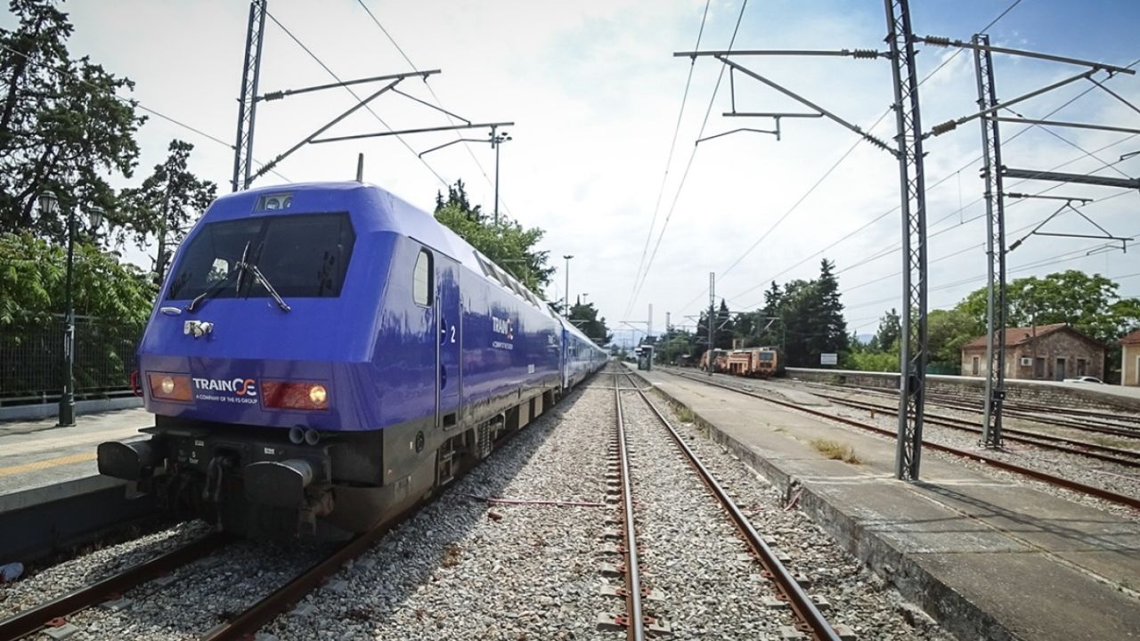 Χάος στις σιδηροδρομικές γραμμές: Τρένο Θεσσαλονίκη-Αθήνα ακινητοποιήθηκε δύο φορές – Καθυστέρηση πάνω από δύο ώρες