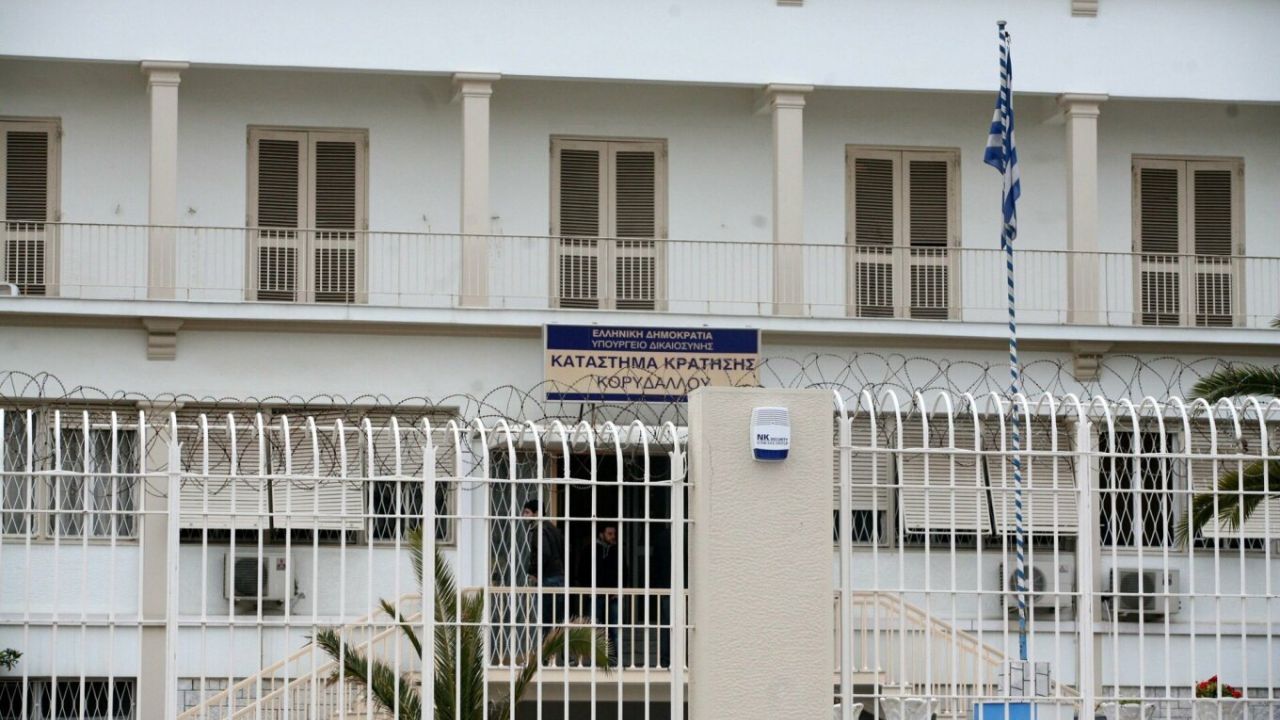 ΕΛ.ΑΣ. σαρώνει σπείρα Ρομά: Πάνω από 1.000 απάτες σε Αττική, Κόρινθο και Κορυδαλλό!
