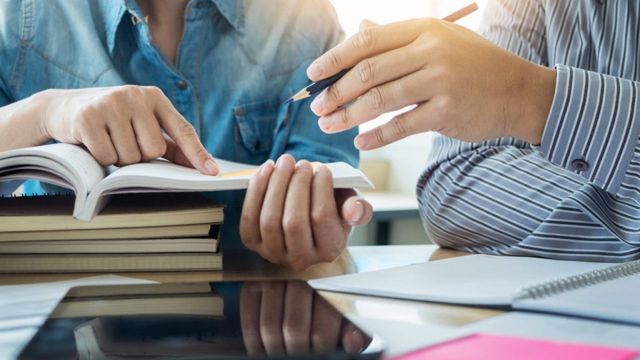 Τα σχολεία καταρρέουν και η παιδεία καταρρέει μαζί τους – Κόλαφος η έκθεση για την παιδεία στην Ελλάδα