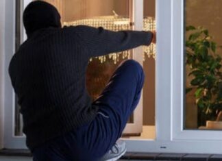 Εφιάλτης για 90χρονο στη Λάρισα: Κουκουλοφόροι μπήκαν από το παράθυρο, απείλησαν τη ζωή του και τον λήστεψαν