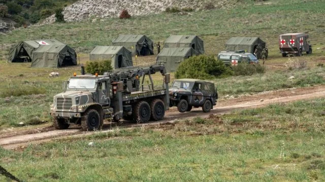 ΣΚΟΤΩΘΗΚΕ 19ΧΡΟΝΟΣ ΟΠΛΙΤΗΣ ΣΕ ΠΕΔΙΟ ΒΟΛΗΣ ΣΤΗ ΡΟΔΟ, ΑΚΡΩΤΗΡΙΑΣΤΗΚΕ 39ΧΡΟΝΟΣ ΕΠΙΛΟΧΙΑΣ ΑΠΟ ΕΚΡΗΞΗ ΧΕΙΡΟΒΟΜΒΙΔΑΣ