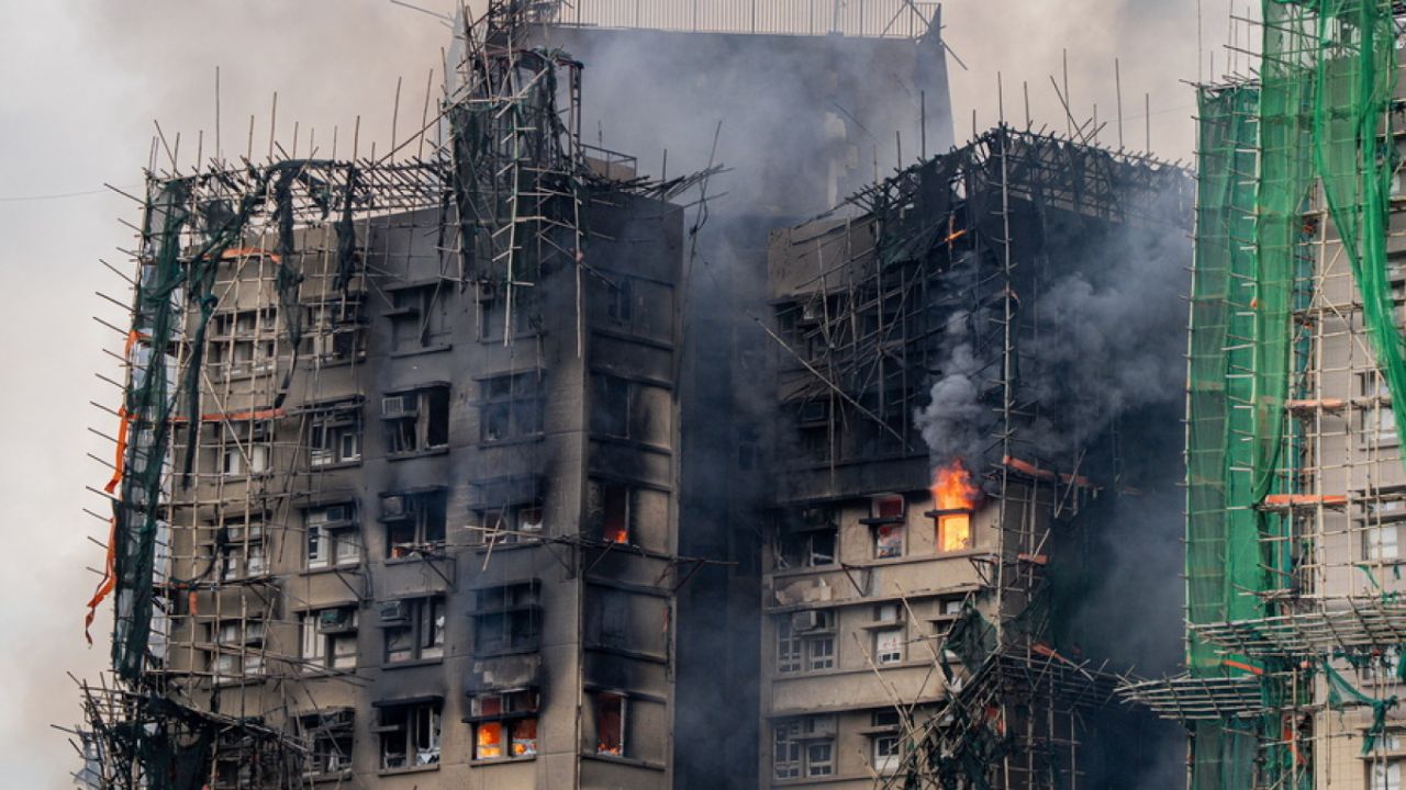Τραγωδία στο Χονγκ Κονγκ: 128 νεκροί από πυρκαγιά σε ουρανοξύστη