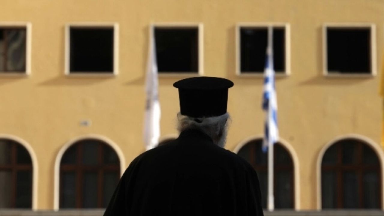 Σοκ στη Θεσσαλονίκη: Ιερέας κατηγορείται για σεξουαλική παρενόχληση πέντε ανήλικων αγοριών