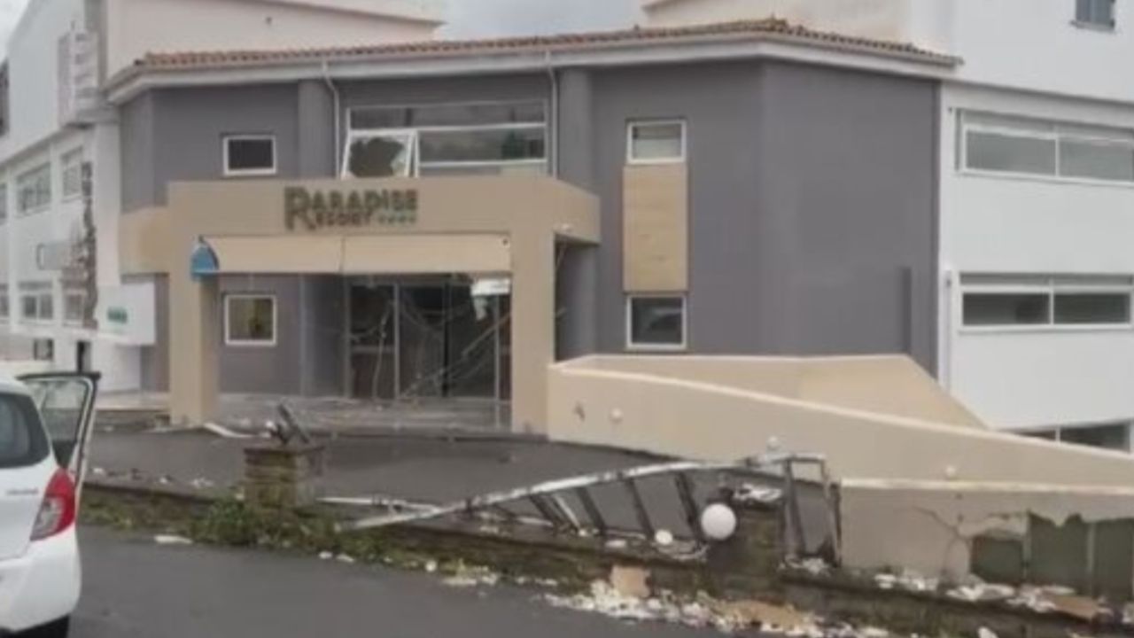 Ανεμοστρόβιλος σάρωσε τη Φοινικούντα: σπίτια και επιχειρήσεις σε καταστροφή – δείτε φωτο