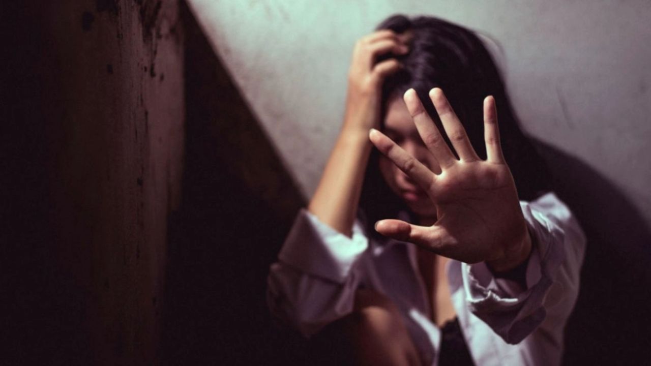 «ΦΡΙΚΗ» – 14ΧΡΟΝΗ ΠΗΓΕ ΣΕ ΑΣΤΥΝΟΜΙΚΟ ΤΜΗΜΑ ΜΕ ΝΕΚΡΟ ΒΡΕΦΟΣ ΣΕ ΣΑΚΟΥΛΑ