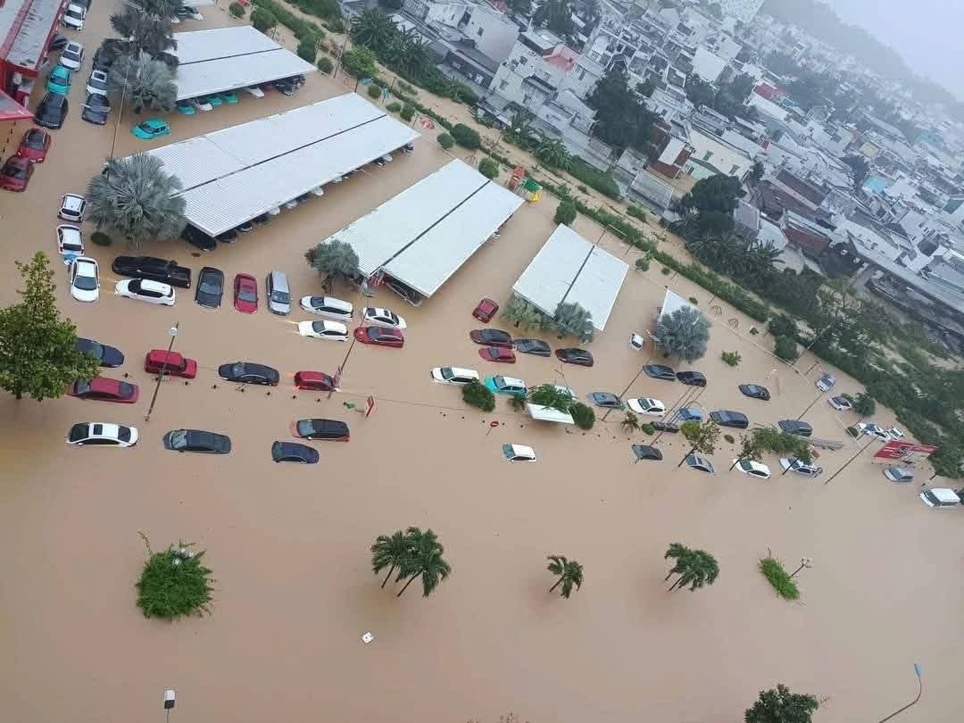 Τουλάχιστον 55 νεκροί από φονικές πλημμύρες και καταιγίδες (ΒΙΝΤΕΟ)