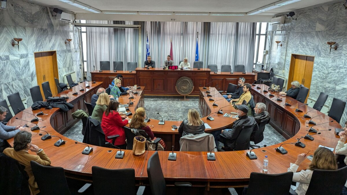 Πλακώθηκαν στο δημαρχείο της Λάρισας! Σύζυγος δημοτικής υπαλλήλου επιτέθηκε στον Αντιδήμαρχο